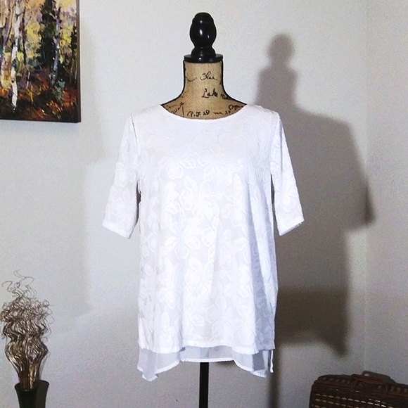 Dana Buchman Tops - White🤍Floral Textured Top L EUC